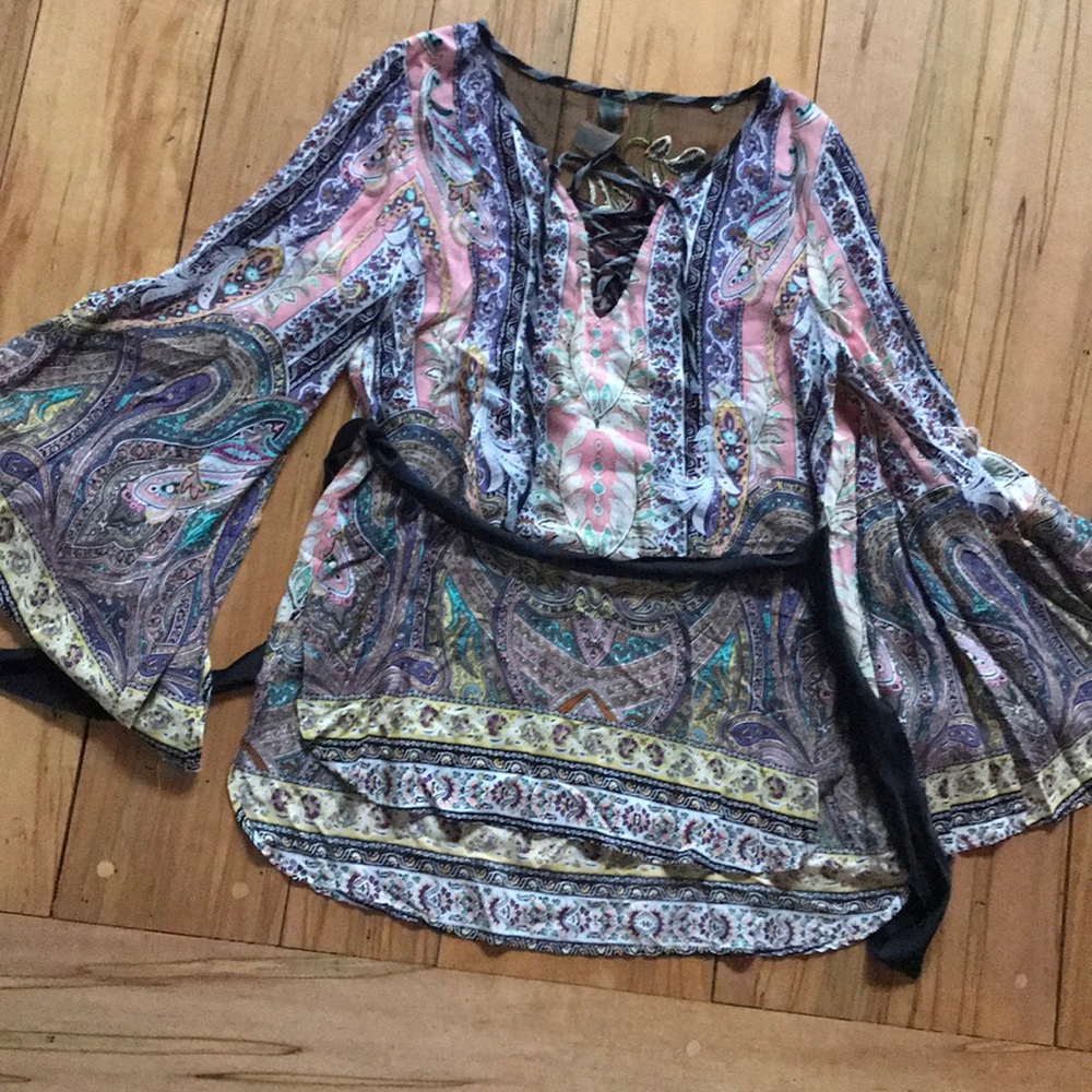 Aratta top